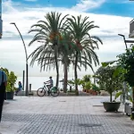 Beachfront Center Appartement Estepona
