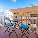 Beachfront Center アパート エステポナ