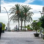 アパート Beachfront Center エステポナ