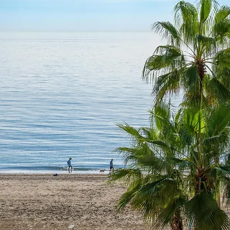 Beachfront Center Apartment *