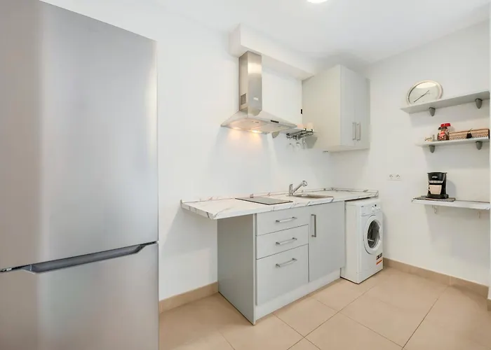 Beachfront Center Appartement Estepona